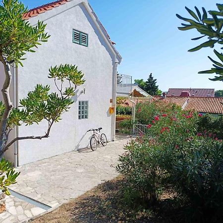 בול Charming Apartments With Garden חדר תמונה