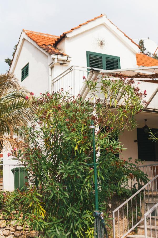 בול Charming Apartments With Garden מראה חיצוני תמונה