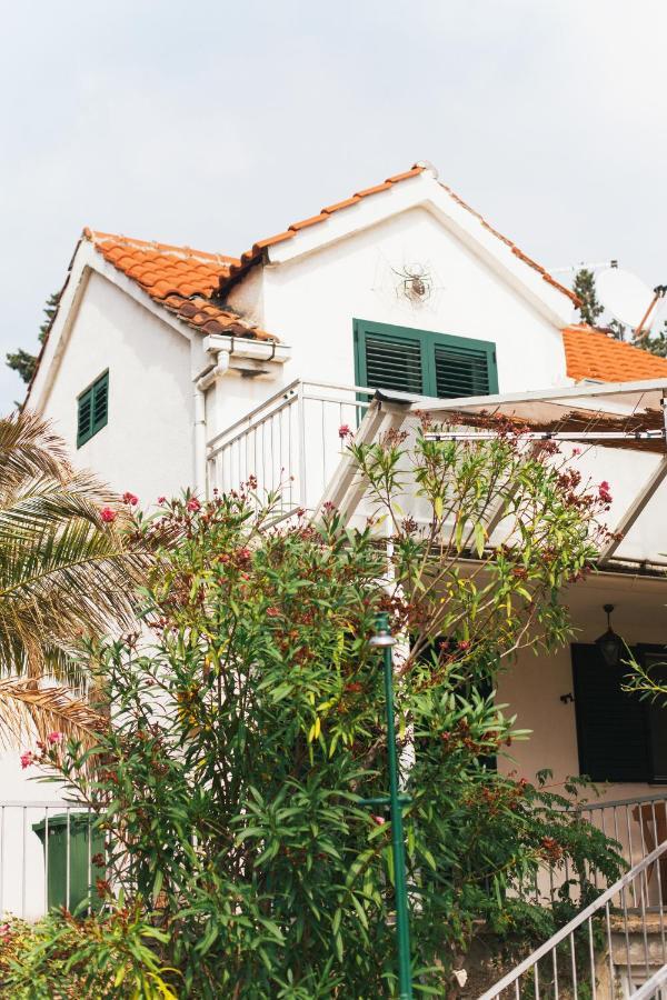 בול Charming Apartments With Garden מראה חיצוני תמונה
